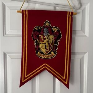 Warner Bros. Red and Gold Griffindoor Harry Potter Banner NWT ✨